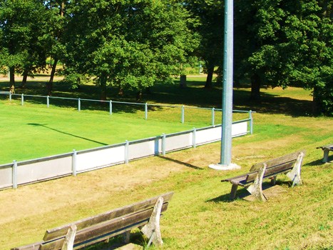 Kostenlos kam der Sportverein Leutesheim zu einer neuen Eisenstangenumrandung am Rasenplatz. Die 20.000 Euro teure Flutlichtanlage nahm den SVL hingegen sehr in die Pflicht, wie bei der Jahreshauptversammlung am Freitagabend berichtet wurde. 